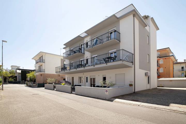 Appartamento intero, Appartamento 'Villa Trentina Trilocale 2 Piano' con terrazza in comune e Wi-Fi in Lido di Jesolo, Jesolo Centro