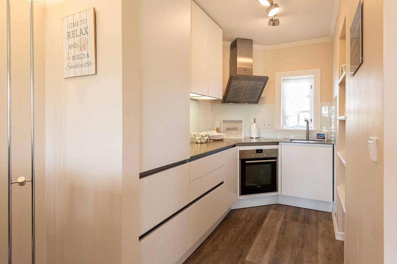 Ganze Wohnung, Elegante 3-Zimmer- Ferienwohnung mit ca. 65 m², für bis zu 3 Personen. in Wenningstedt, Sylt