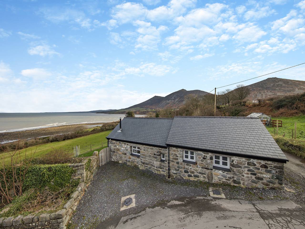 Y Beudy Gwydir in Trefor, Gwynedd
