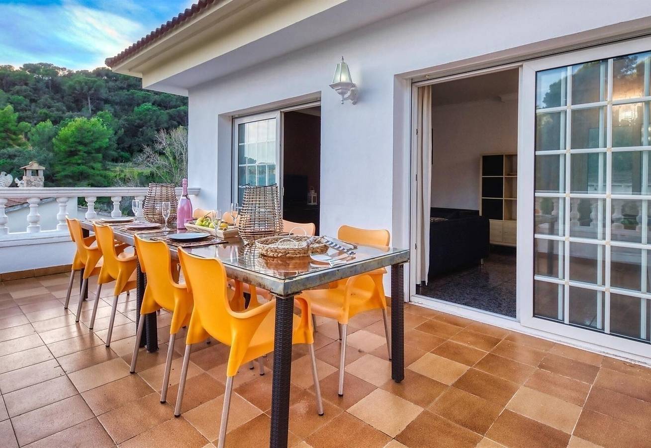 Villa 'Costa Cabana - Villa Rosa' with Pool, Garden and Wi-Fi in Font de Sant Llorenç, Lloret de Mar