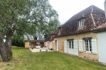 Gîte pour 8 personnes, avec jardin à Issac