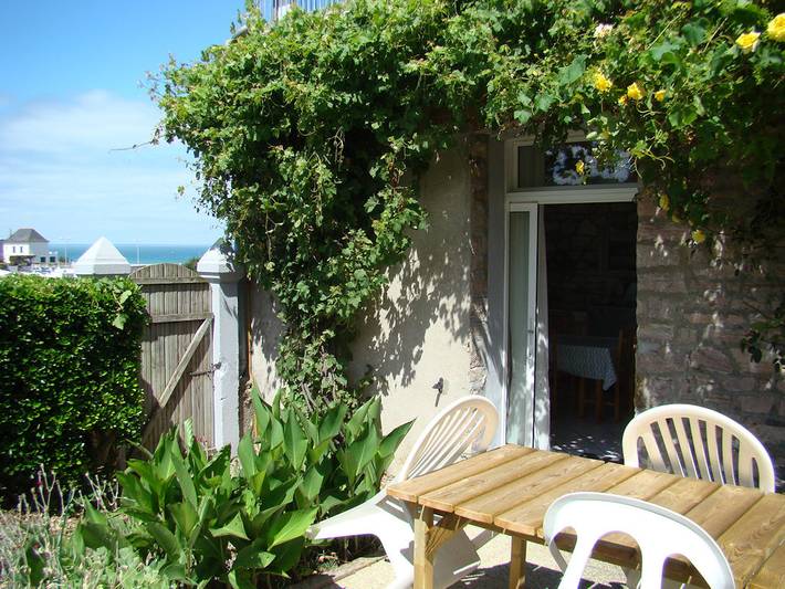 Gîte pour 4 personnes, avec jardin dans Caroual