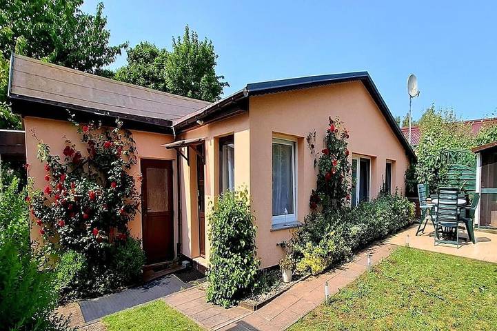 Ferienhaus für 3 Personen, mit Garten und Pool in Rostock und Umgebung