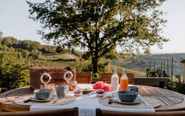 Gîte pour 2 personnes, avec vue et jardin à Govone