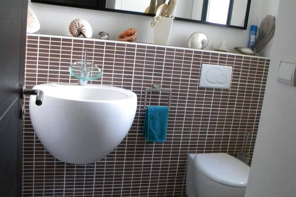 Accès direct à la plage, piscine, 8 personnes, villa moderne classée 5 étoiles in Sète, Côte méditerranéenne (France)