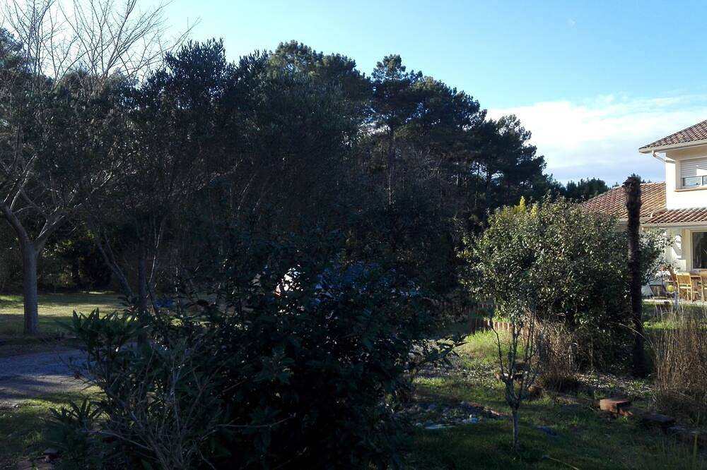 House with two terraces (south and north) and direct access to the bike path. in Messanges, Côte d’Argent