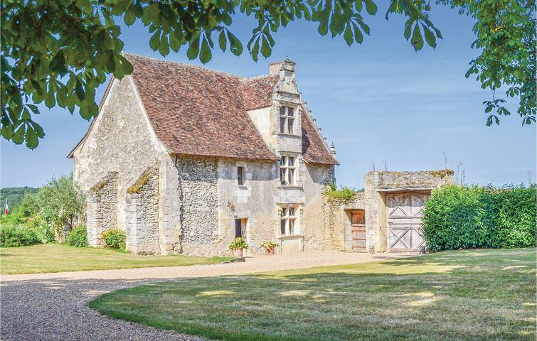 Appartement au bord de la piscine à Cheillé : A deux pas de la ville et de la rivière in Cheillé, Vallée de la Loire