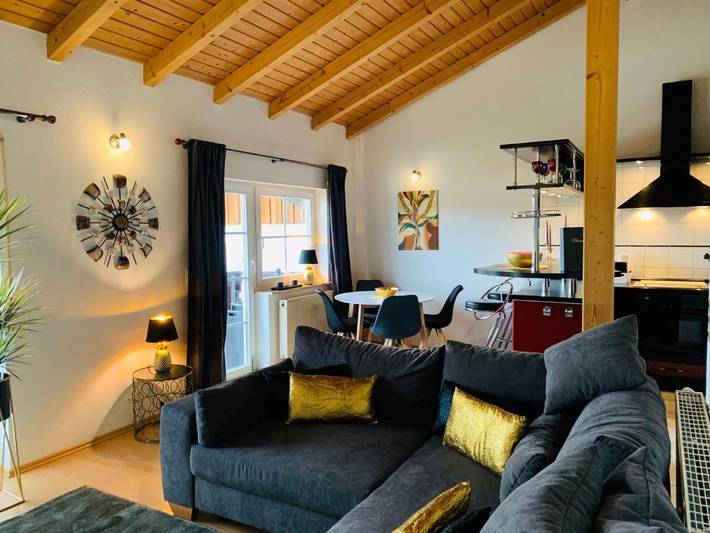 Ferienwohnung für 4 Personen, mit Balkon und Terrasse sowie Ausblick in Schleusingen