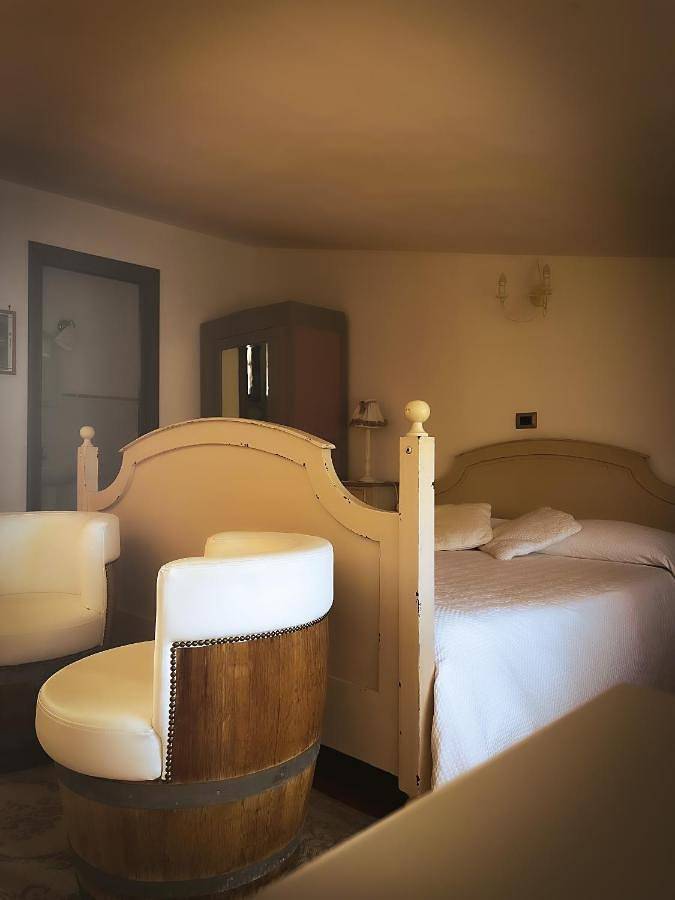 Location de vacances pour 2 personnes, avec vue ainsi que piscine et jardin, animaux acceptés à Cori - 4