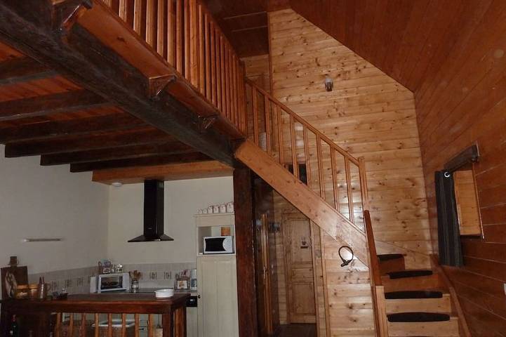 Location de vacances pour 9 personnes, avec jardin et terrasse à Sazos