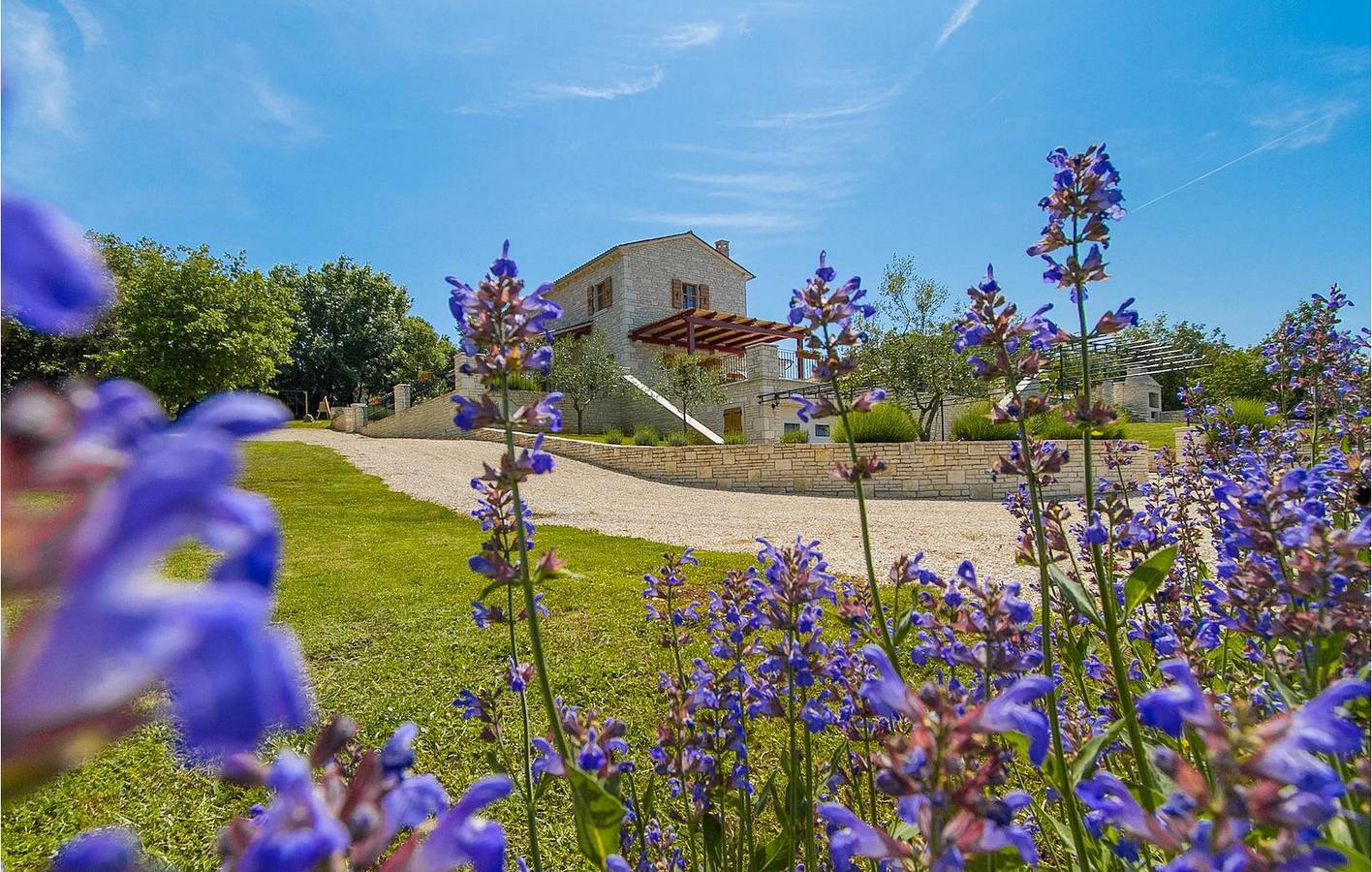 Modernes Apartment mit 2 Schlafzimmern und Pool, 200 m vom Stadtzentrum und 1,5 km von der Küste entfernt in Barban, Südküste Istrien