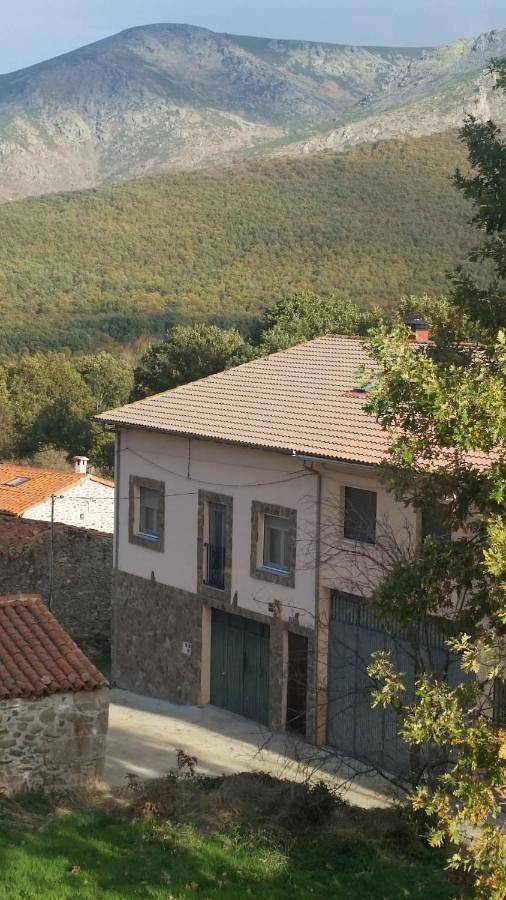 Casa rural para 9 personas, con vistas y terraza en Sierra de Gredos