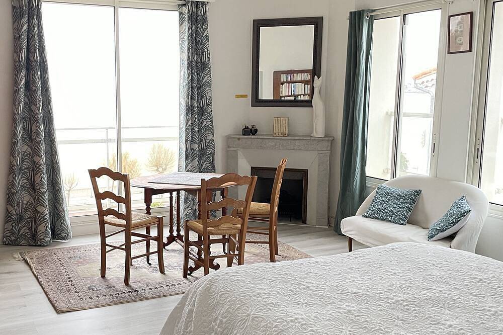 Grande chambre vue mer et plage, petit déjeuner offert in Royan, Côte de Beauté