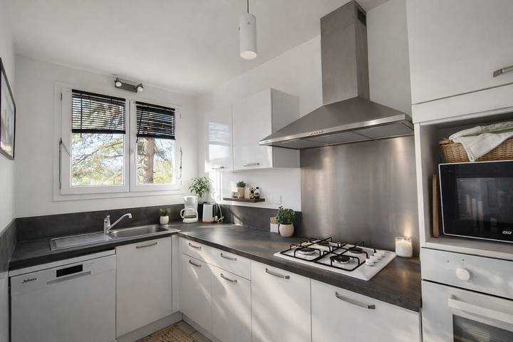 Gîte pour 4 personnes, avec terrasse ainsi que piscine et jardin, animaux acceptés à Peyreleau - 2