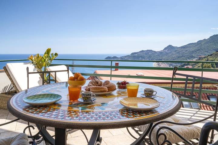 Location de vacances pour 7 personnes, avec jardin et vue à Letojanni - 2