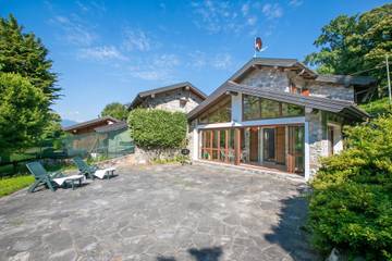 Villa for 6 Guests in Castelveccana, Varese Province, Picture 1