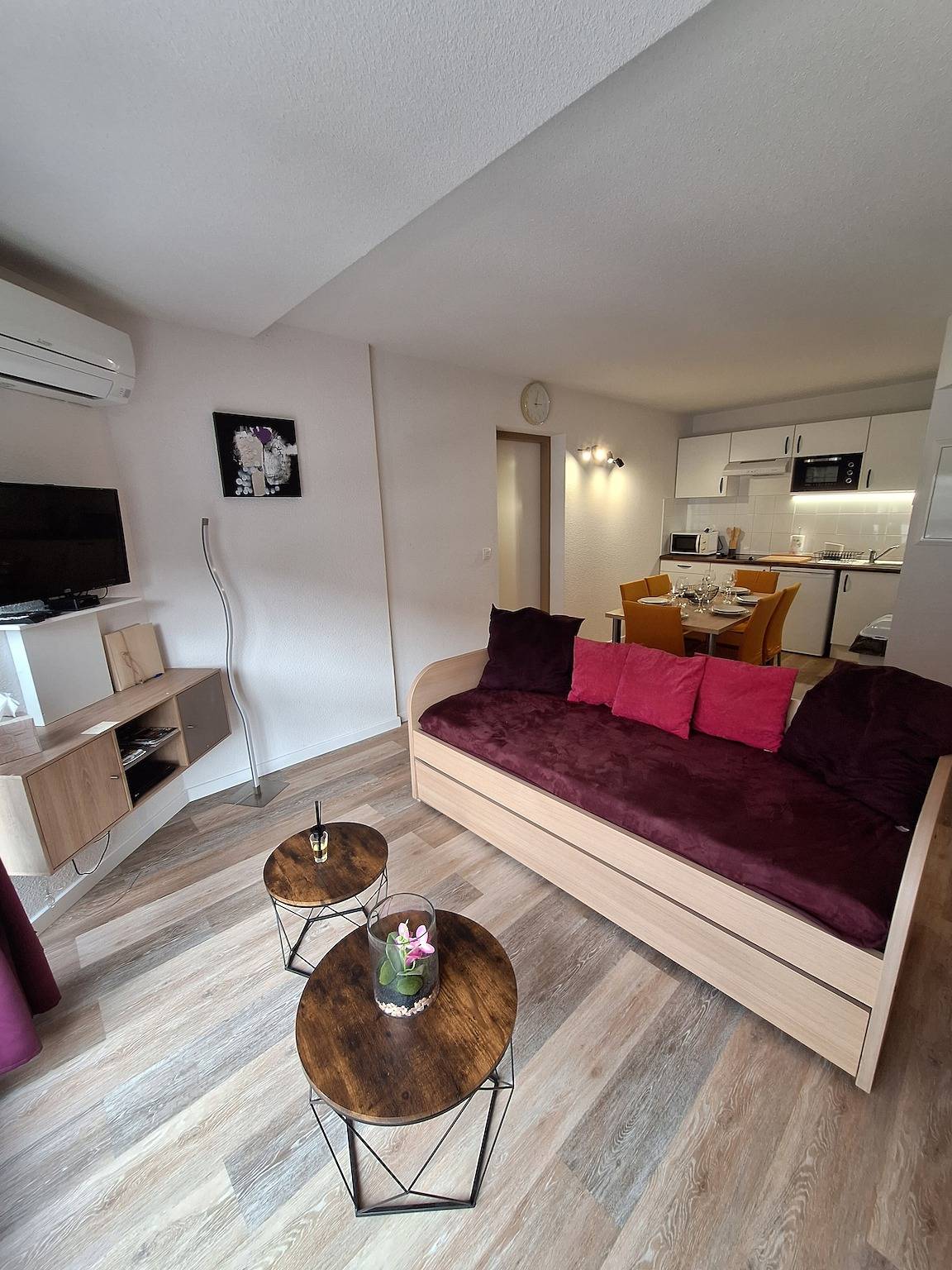 Apartamento entero, Apartamento 'Appartement T3' con Piscina Compartida y Aire Acondicionado in Vernet-les-Bains, Parque Natural Regional de los Pirineos Catalanes