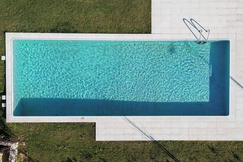 Apartamento inteiro, Colourful Luxurious Flat w/ Balcony and Pool in Oliveira do Douro, Distrito do Porto