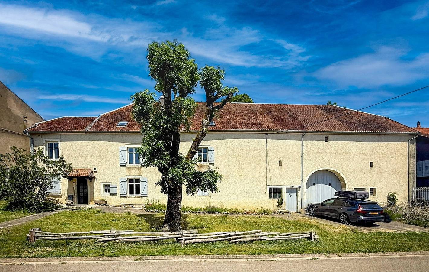 Casa de campo 'Maison Le Bonheur' con piscina privada, jardín y Wi-Fi in Magny-lès-Jussey, Alto Saona