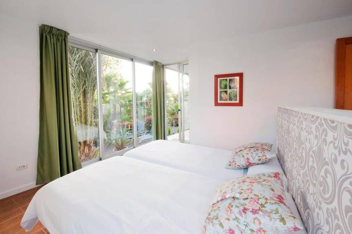 Ferienanlage für 4 Personen, mit Garten und Pool sowie Ausblick in Spanien - 2