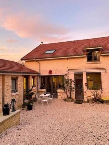 Gîte pour 8 personnes, avec jardin et terrasse dans Meures