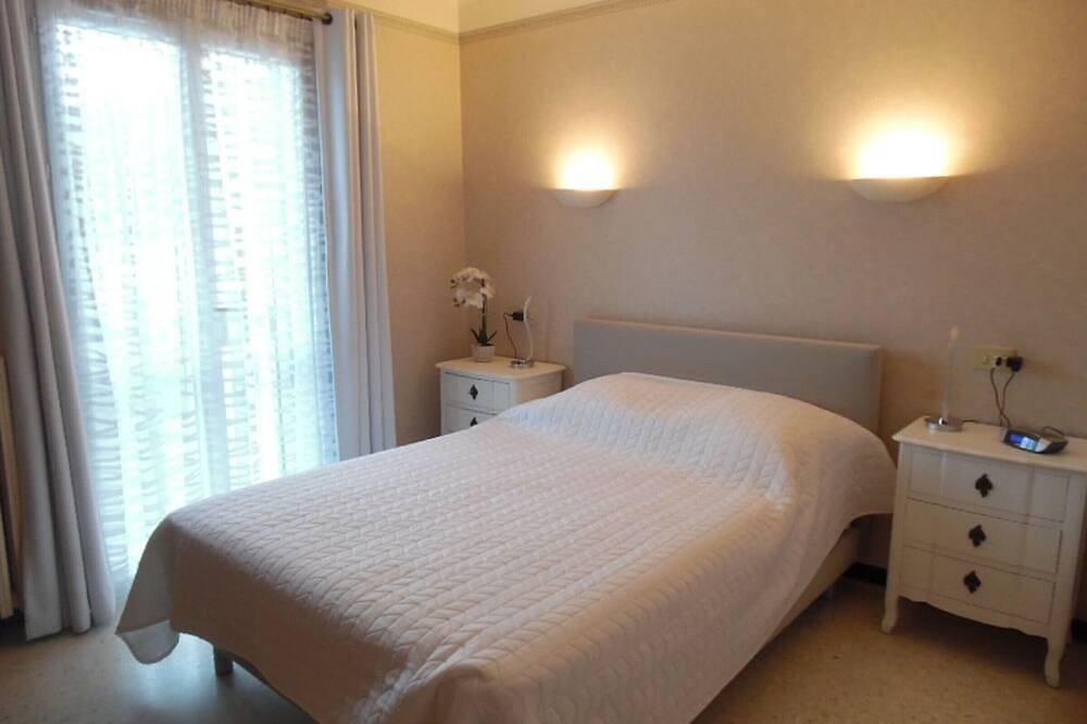 Ganze Wohnung, Gemütliche F2 Wohnung mit Terrasse, Parkplatz und Wlan - Nahe Stadtzentrum und Thermen in Montbolo, Céret und Umgebung
