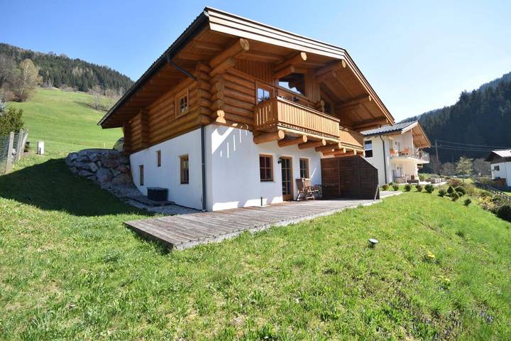 Chalet für 10 Personen, mit Balkon und Terrasse sowie Garten und Seeblick