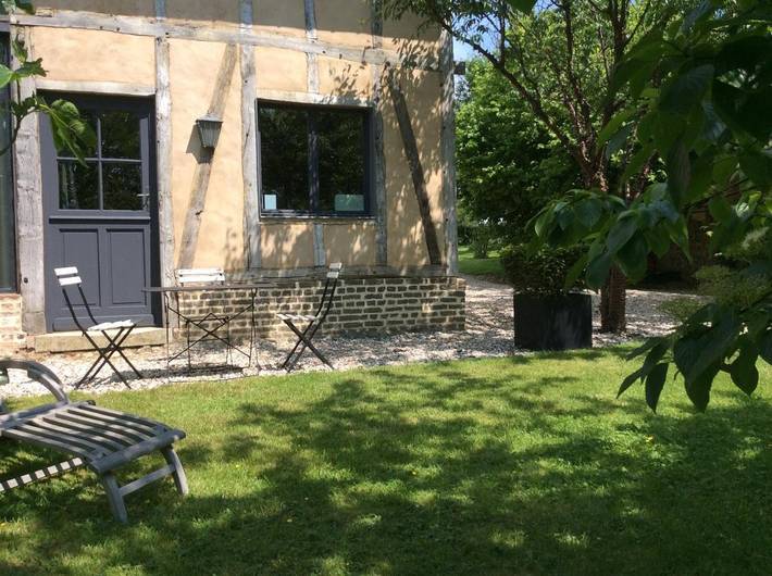 Location de vacances pour 2 personnes, avec Terrasse ainsi que Jardin et Vue à Isneauville