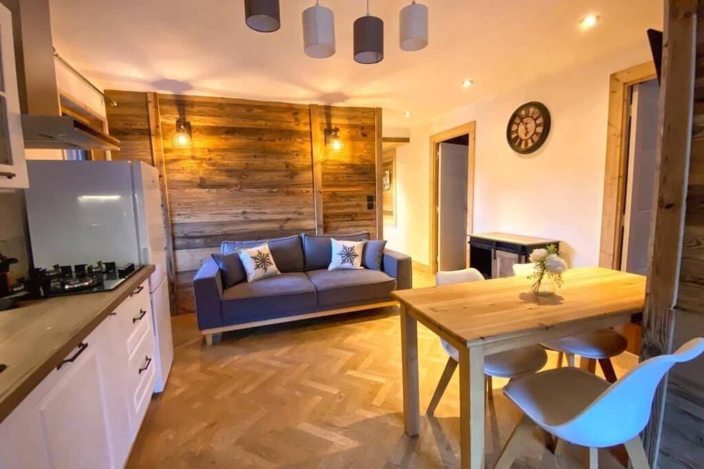 Appartement entier, Gîte avec jacuzzi privatif in Crots, Parc national des Écrins