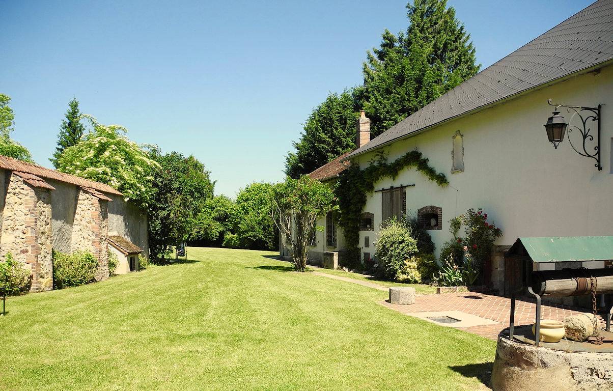Grande maison familiale in Saint-Fargeau, Région d'Auxerre