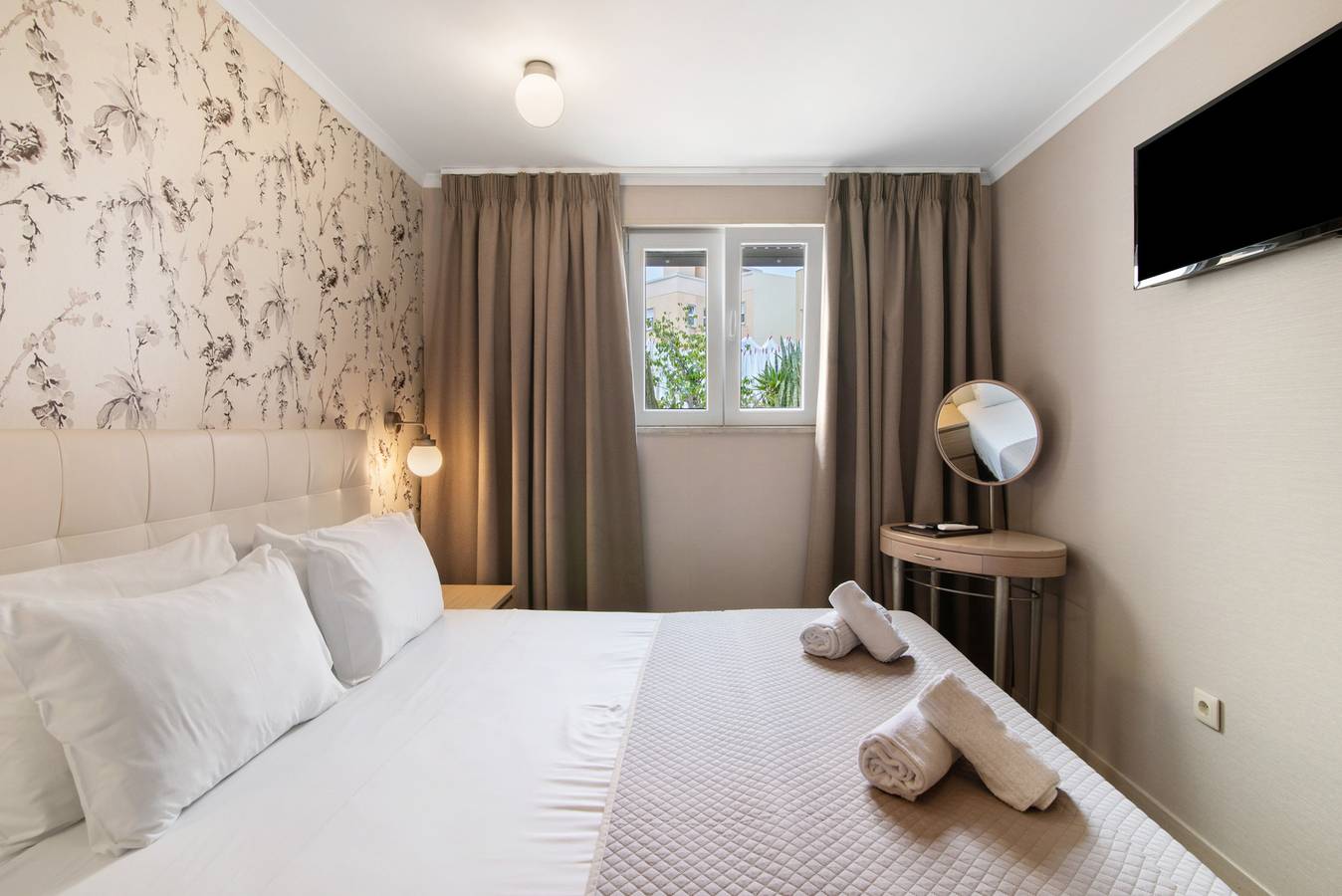 Zimmer 'Quarto Casal Standard 206' mit gemeinsamer Terrasse, Wlan und Klimaanlage in São Pedro, Faro