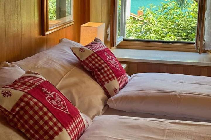 Ferienhaus für 10 Personen, mit Whirlpool und Sauna sowie Balkon und Garten im Berner Oberland - 3