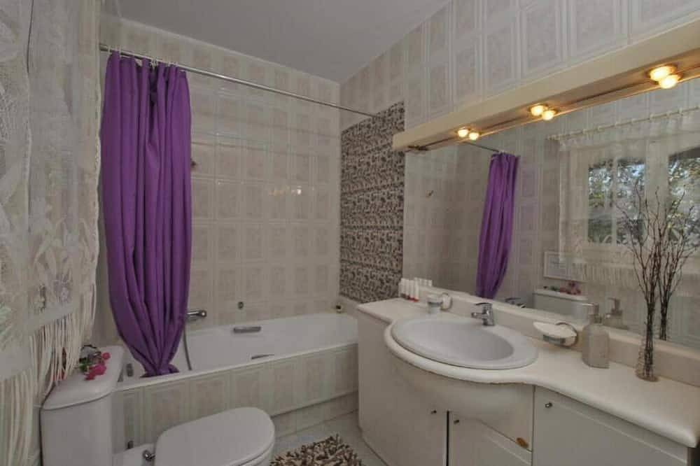Entire apartment, Sea View Apartment at Stavento Apartments – Sunset Views by Makris Gialos Beach in Lassi, Argostoli