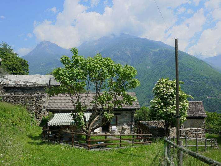 Ferienhaus für 4 Personen, mit Garten und Ausblick sowie Terrasse, mit Haustier im Ticino
