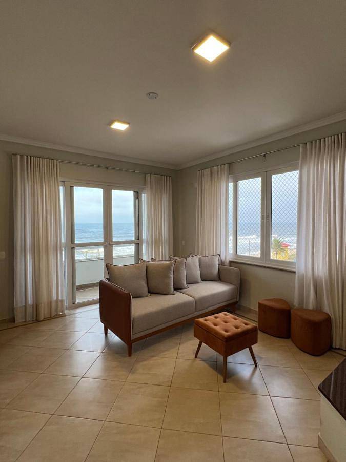 Casas e apartamentos de temporada para 12 pessoas, com vista e jardim e ainda piscina, adaptado a crianças em Barra Velha