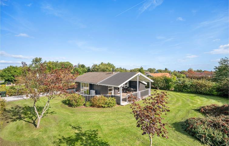 Ferienhaus für 8 Personen, mit Terrasse und Garten in Pøt Strandby