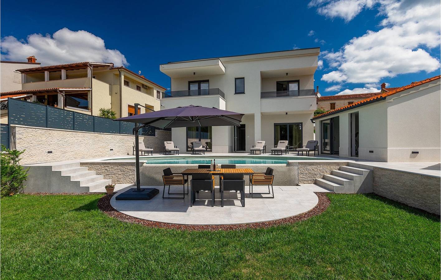 Moderne 2-Zimmer-Wohnung mit Pool, WLAN und Parkplatz in der Nähe des Stadtzentrums von Muntic in Muntic, Südküste Istrien