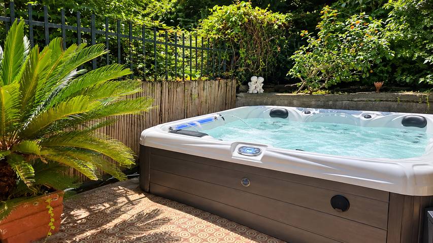Ferienwohnung für 5 Personen, mit Whirlpool und Terrasse sowie Garten in Rapallo