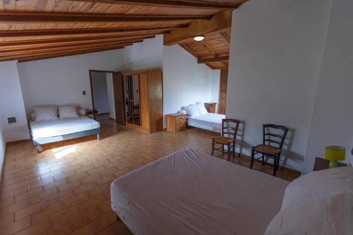 Location de vacances pour 10 personnes, avec piscine et jardin, animaux acceptés à Peri - 3