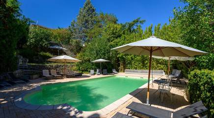 Gîte pour 6 personnes, avec terrasse ainsi que piscine et jardin à Fressac
