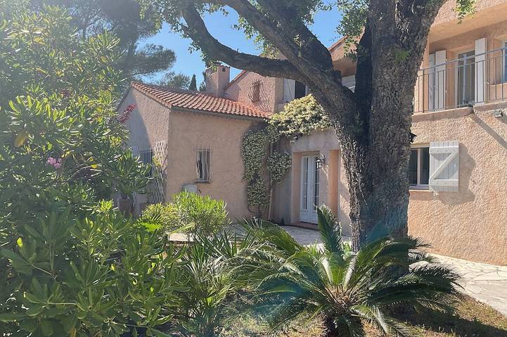 Villa pour 8 personnes, avec jardin dans Boulouris