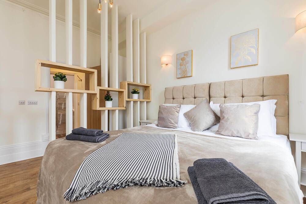Entire apartment, Brand New Open Plan 1 Bedroom Holiday Suite in Southsea, Portsmouth