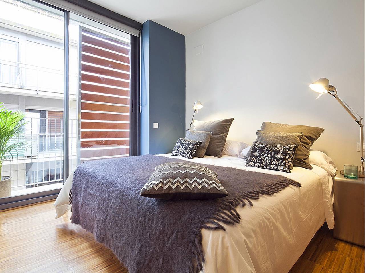 Entire vacation apartment, Triplex penthouse with 2 terraces near the centre in Sarrià - Sant Gervasi, Barcelona