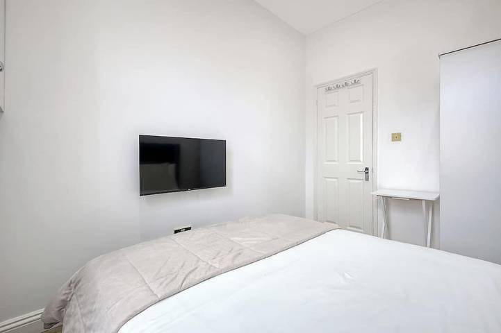 Ganze Wohnung, Wanstead Gem – Bright, Cosy & Immaculate High Street Apartment in East London in Redbridge, London