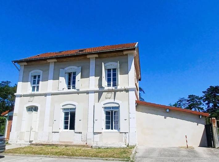 Gîte pour 4 personnes, avec jardin à Épinouze