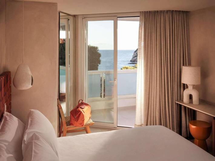 Hôtel pour 3 personnes, avec piscine et terrasse, animaux acceptés à Cala Llonga - 4