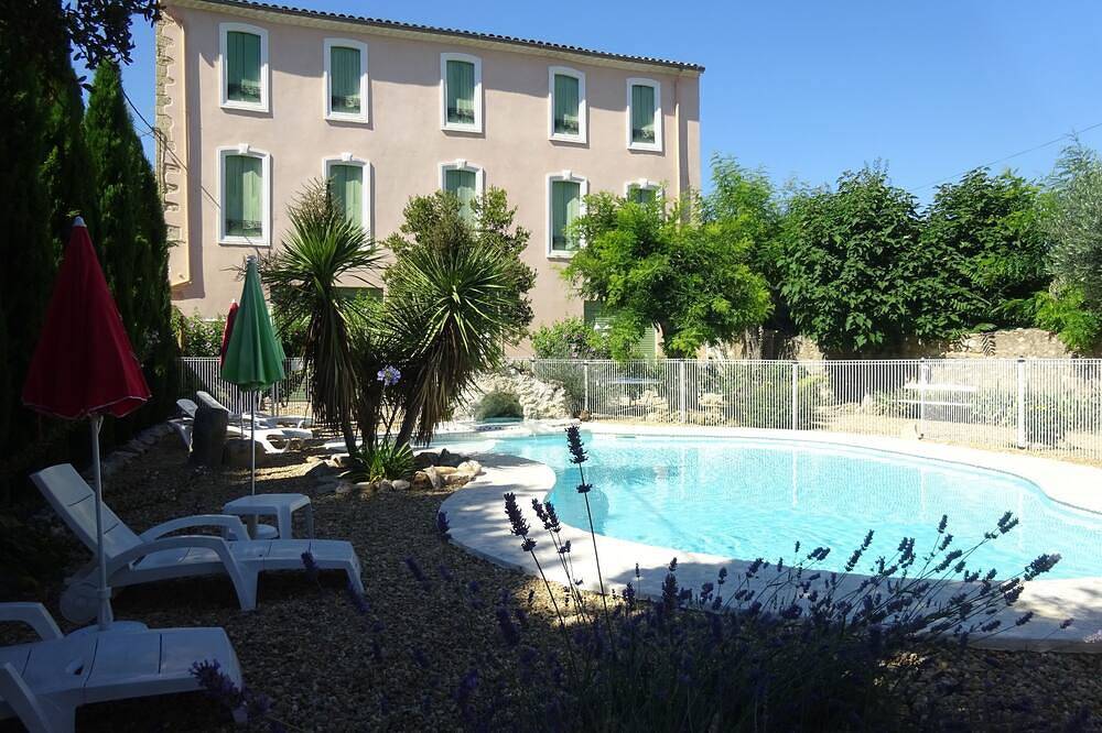 Apartamento entero, Apartamento En vieja mansión con piscina, parking y playas de 8 km in Pomérols, Côte d'Améthyste