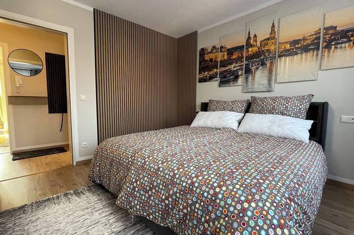 Ganze Wohnung, Charmante Unterkunft im Herzen von Radebeul mit kostenfreien Parkplatz in Radebeul, Meißen Region