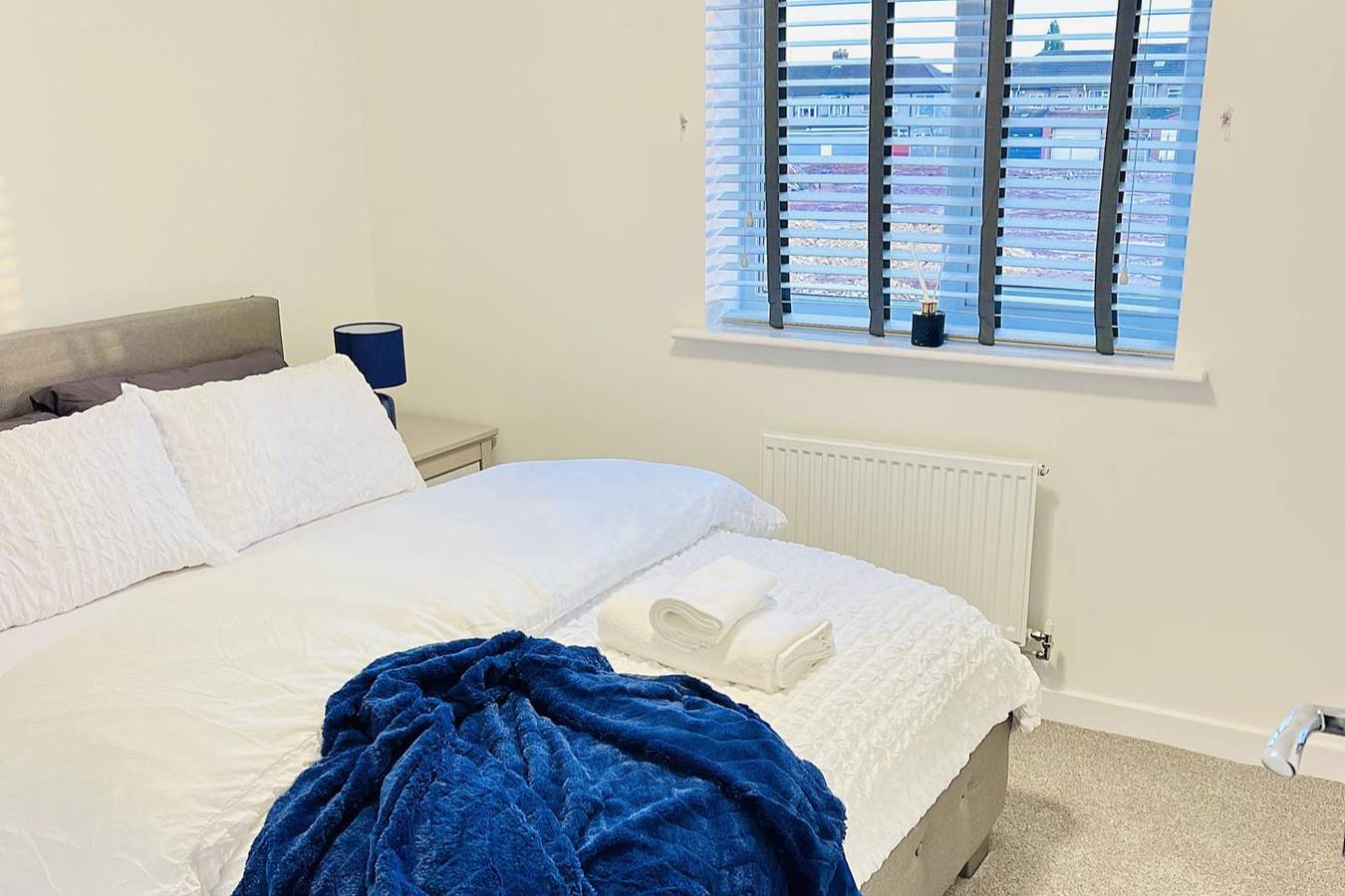 2 Bed House Sleeps 4 - Private Garden, Parking in Coventry, Birmingham und Umgebung