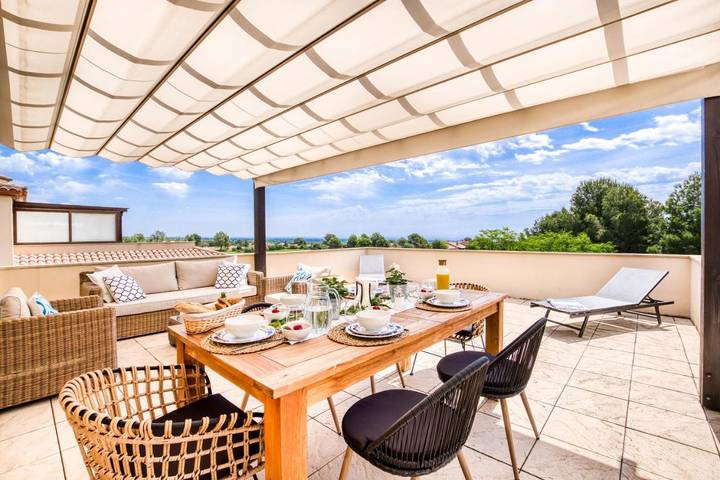 Location de vacances pour 6 personnes, avec piscine ainsi que terrasse et vue, animaux acceptés dans Bonmont Terres Noves